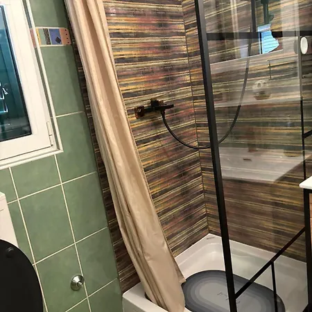 Cosy In The Center Of בית הארחה